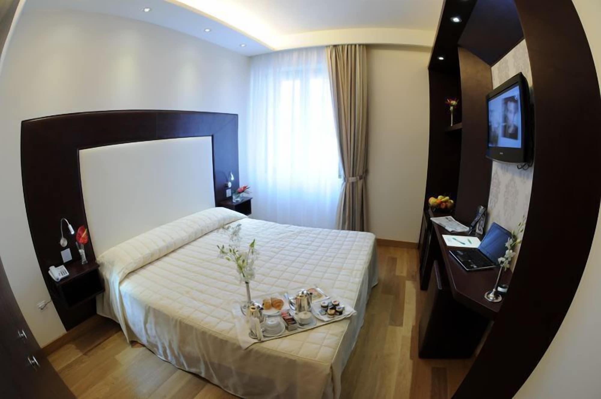 Hotel Royal Caserta Bagian luar foto