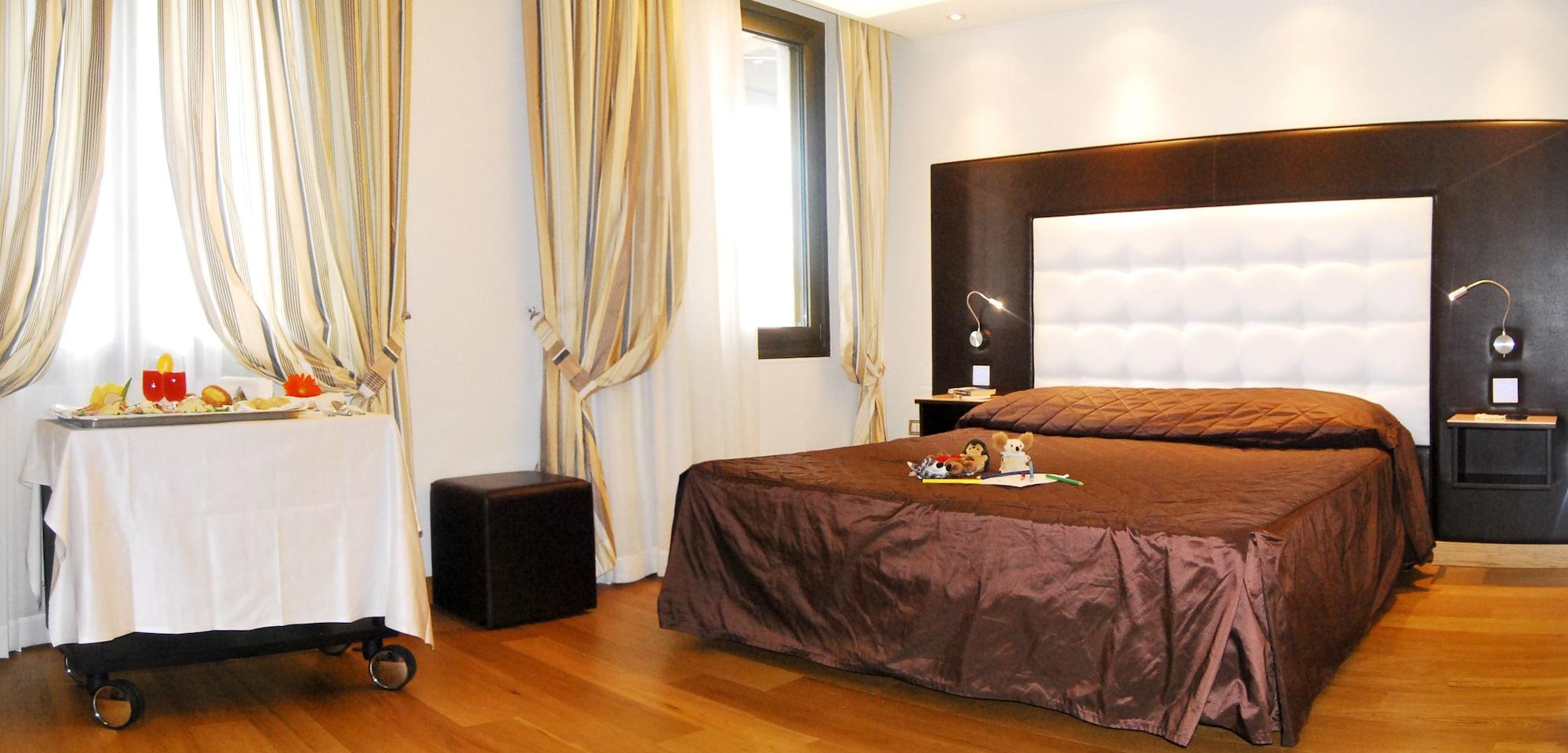 Hotel Royal Caserta Bagian luar foto