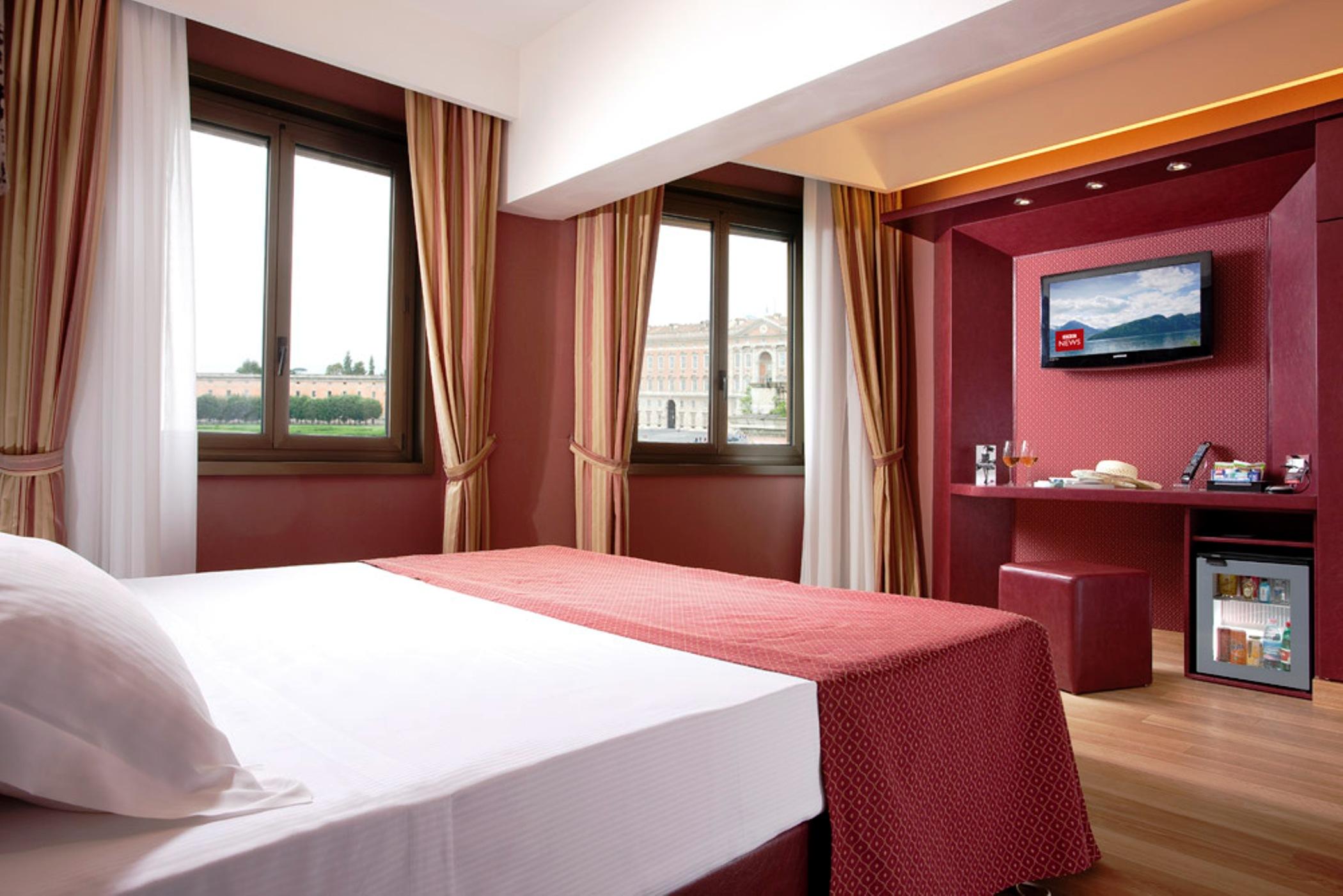 Hotel Royal Caserta Bagian luar foto