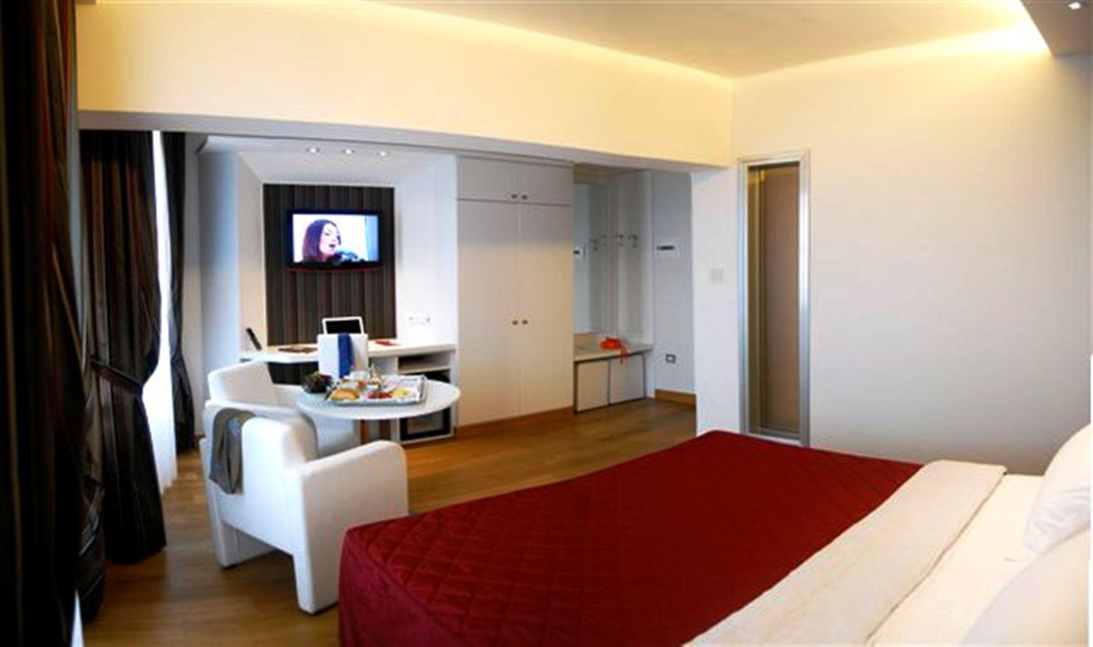 Hotel Royal Caserta Bagian luar foto
