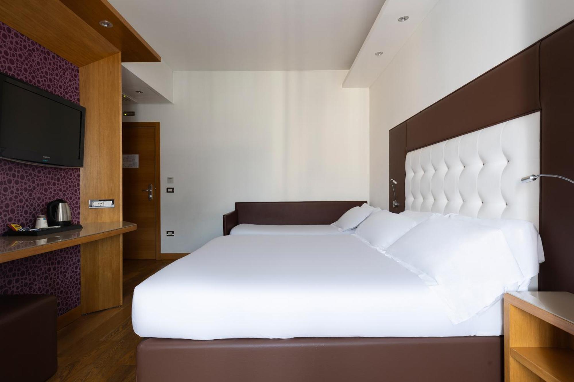 Hotel Royal Caserta Bagian luar foto