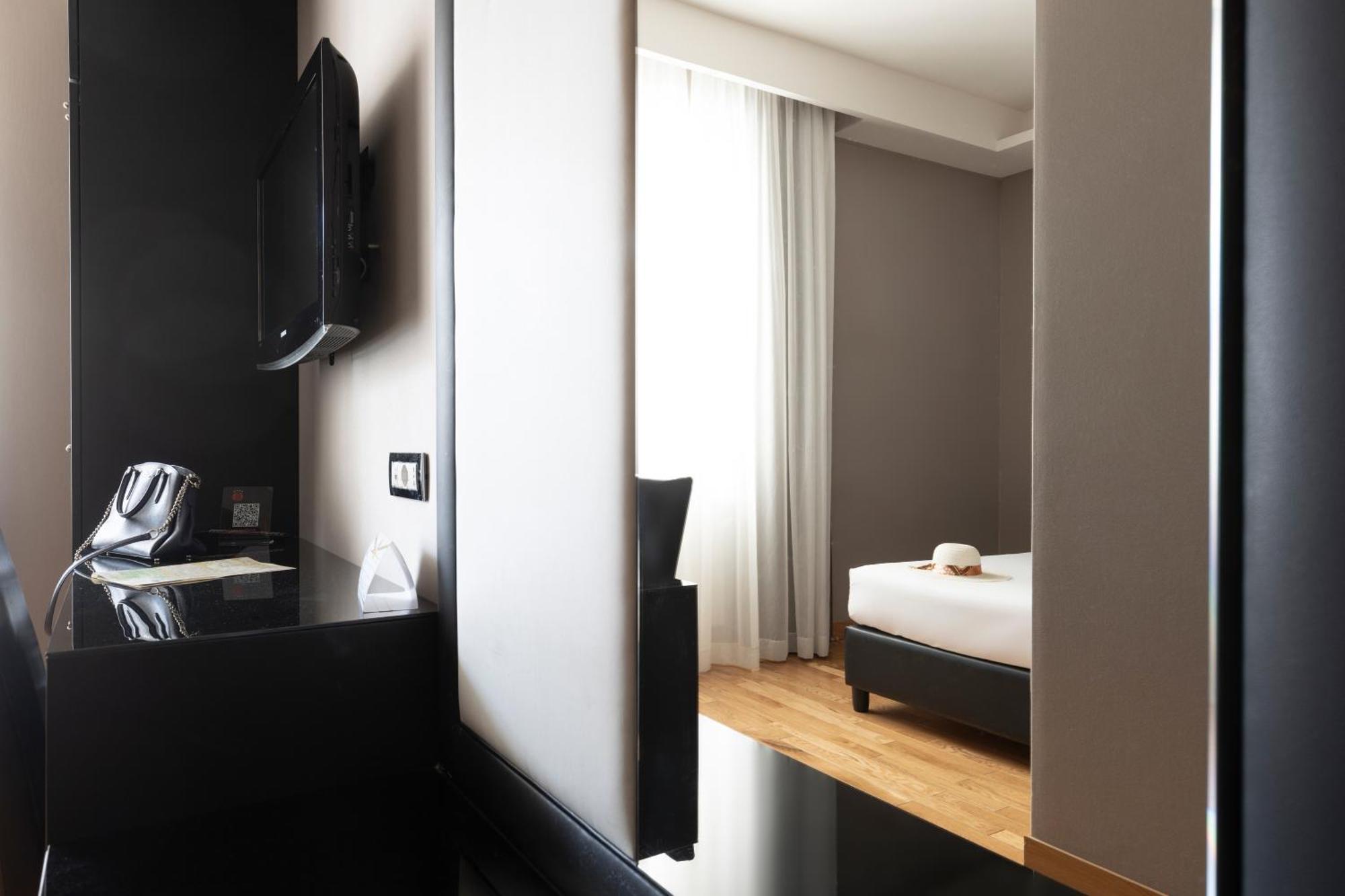Hotel Royal Caserta Bagian luar foto