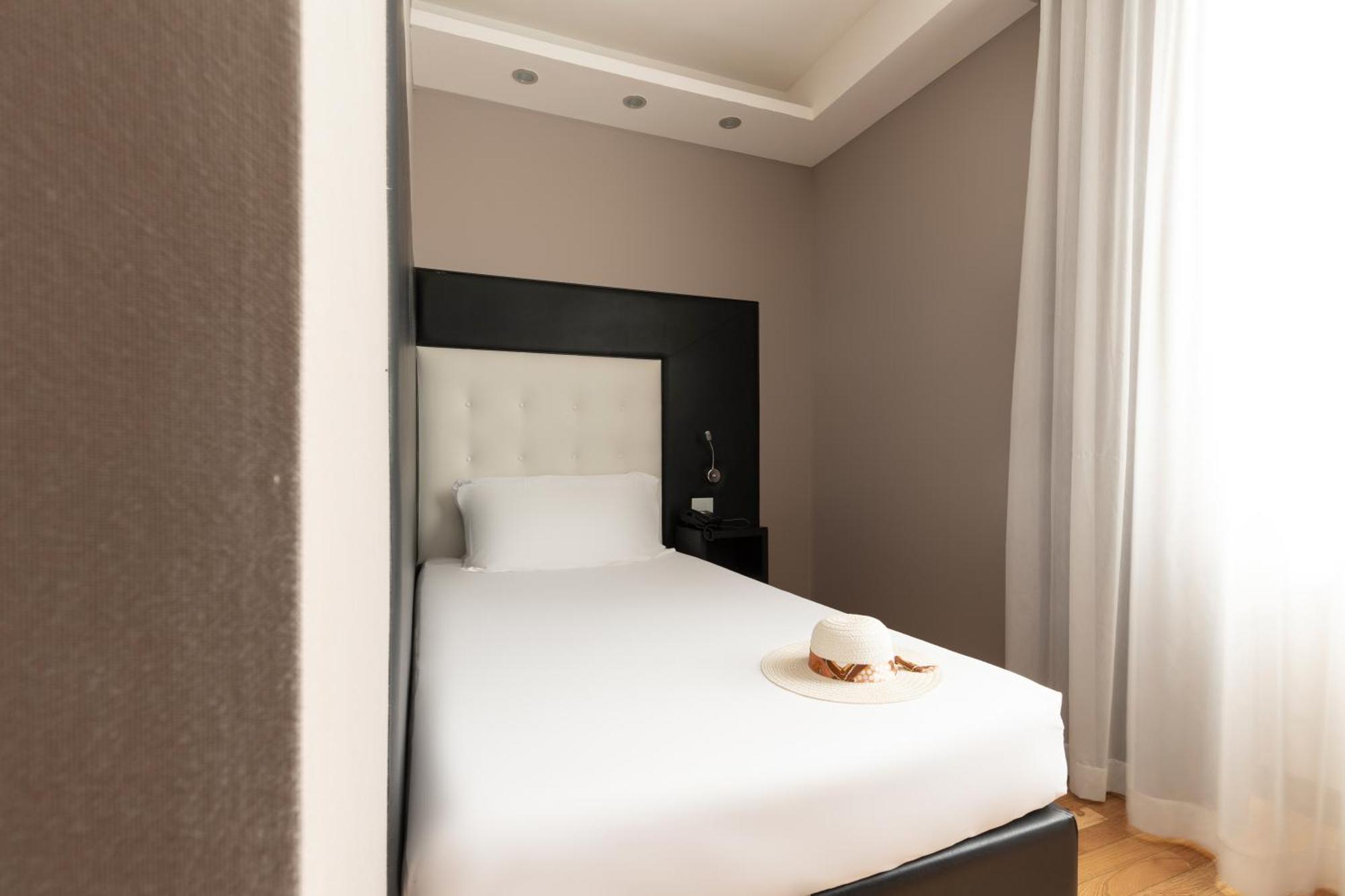 Hotel Royal Caserta Bagian luar foto