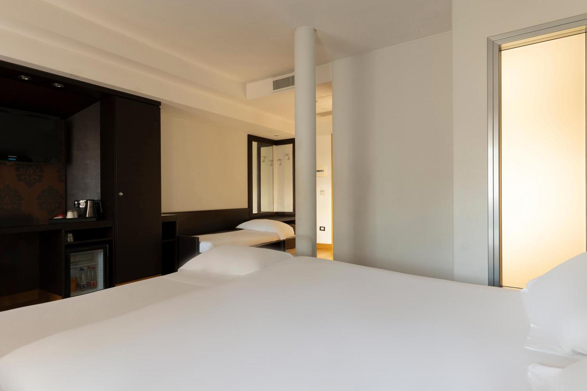 Hotel Royal Caserta Bagian luar foto