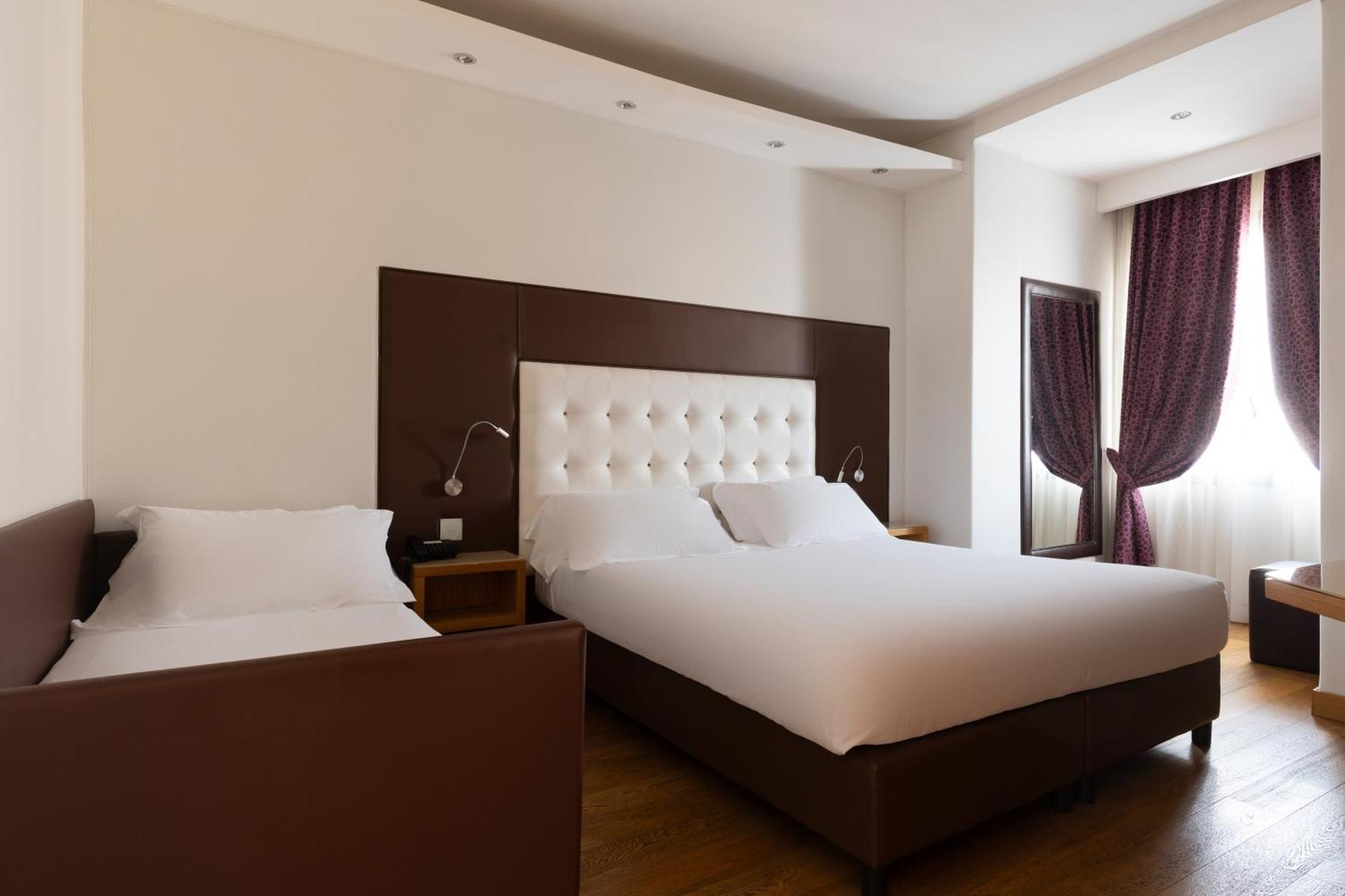 Hotel Royal Caserta Bagian luar foto