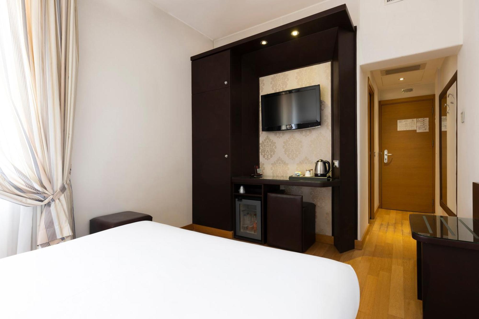 Hotel Royal Caserta Bagian luar foto