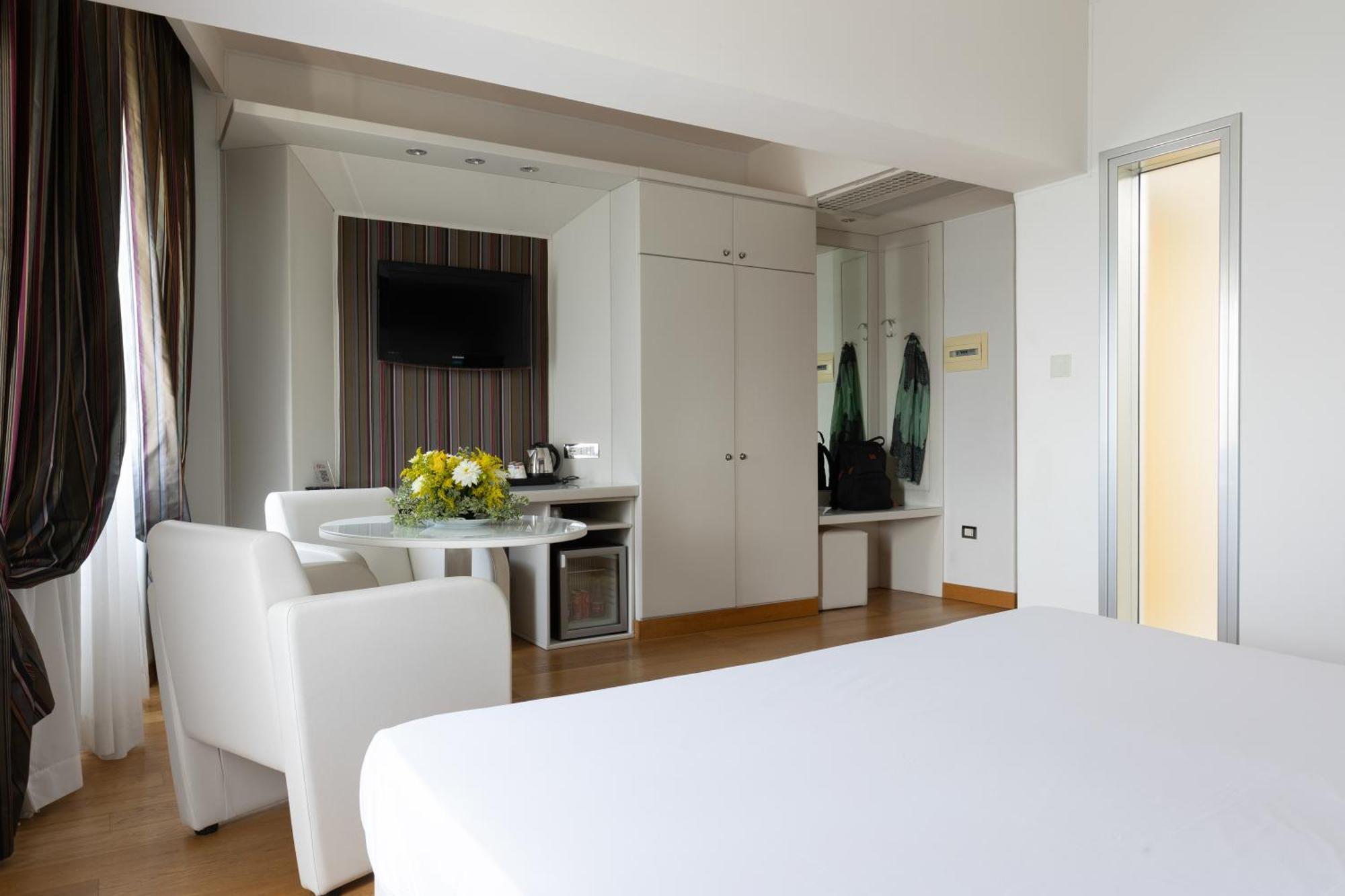 Hotel Royal Caserta Bagian luar foto