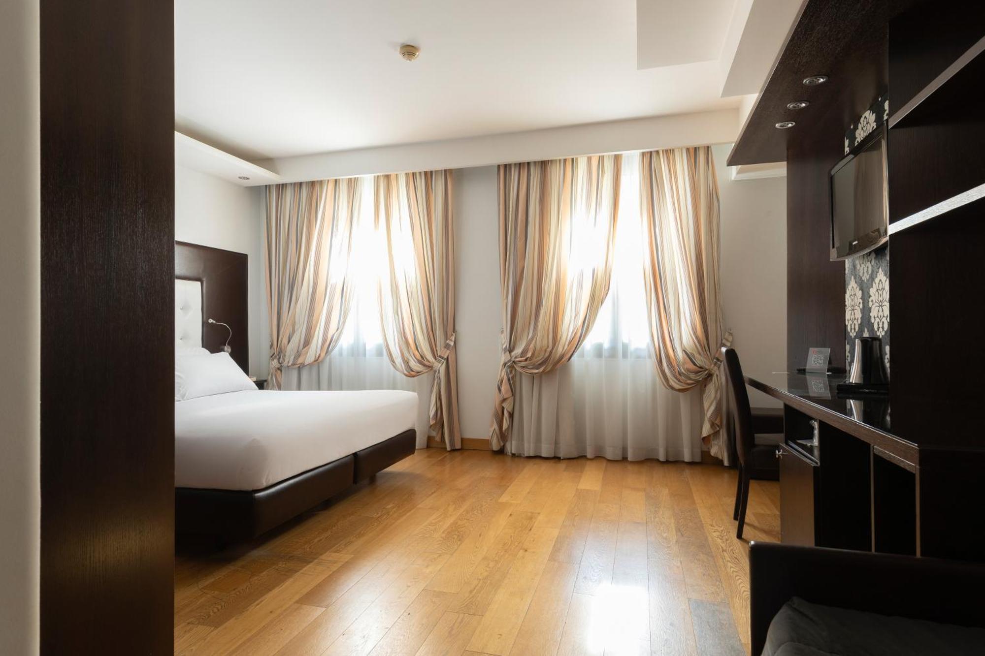 Hotel Royal Caserta Bagian luar foto