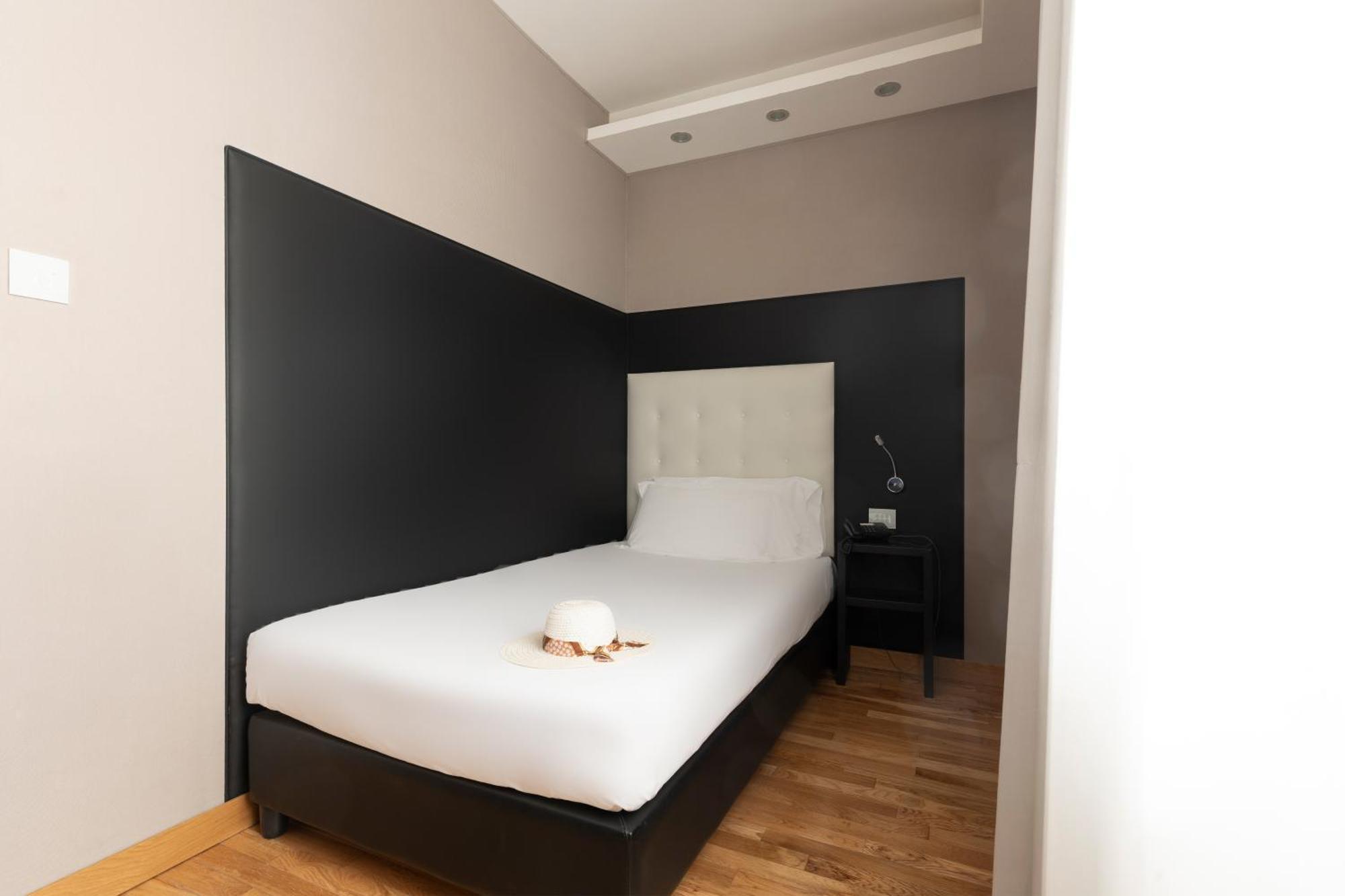 Hotel Royal Caserta Bagian luar foto