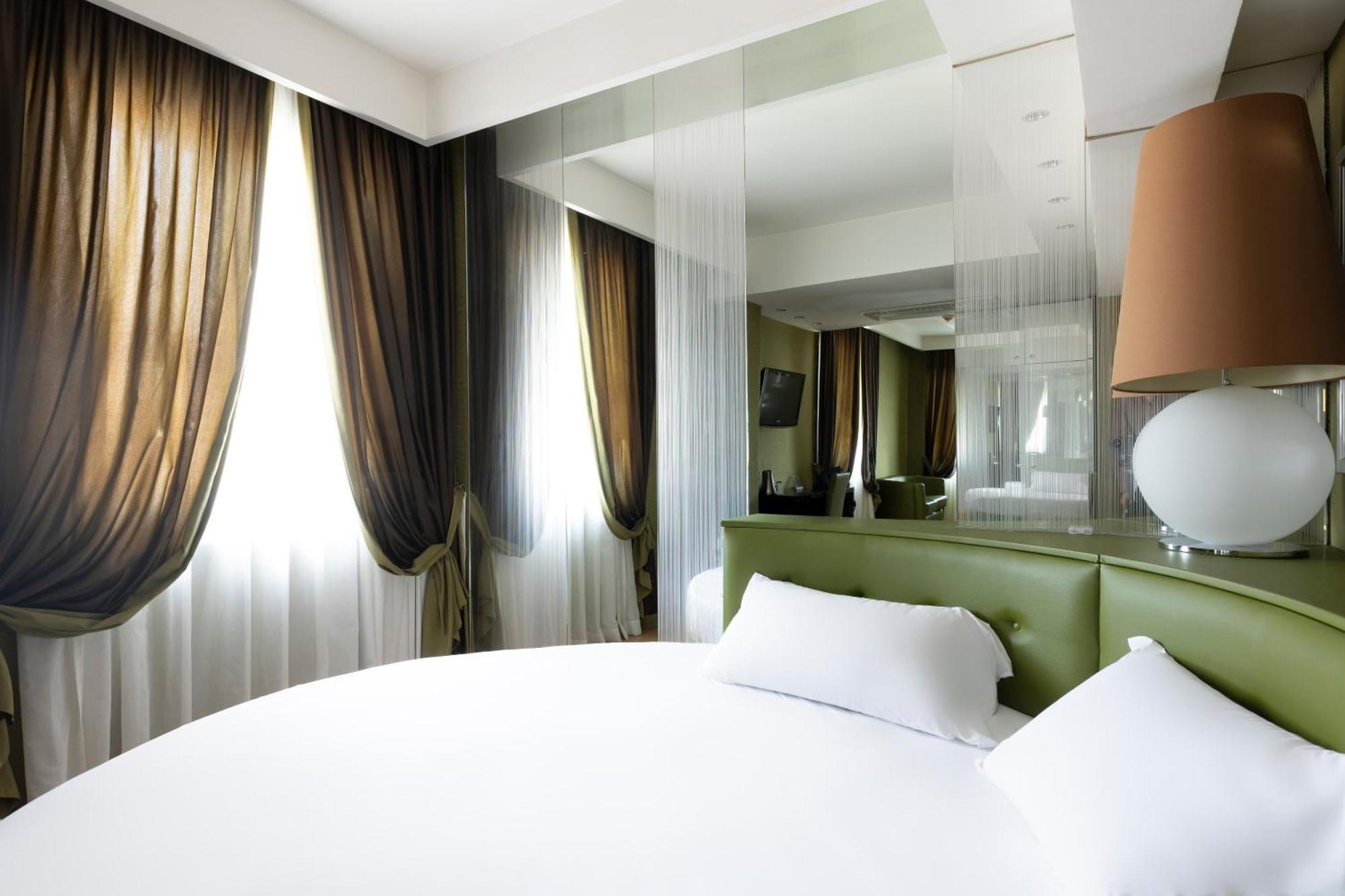 Hotel Royal Caserta Bagian luar foto
