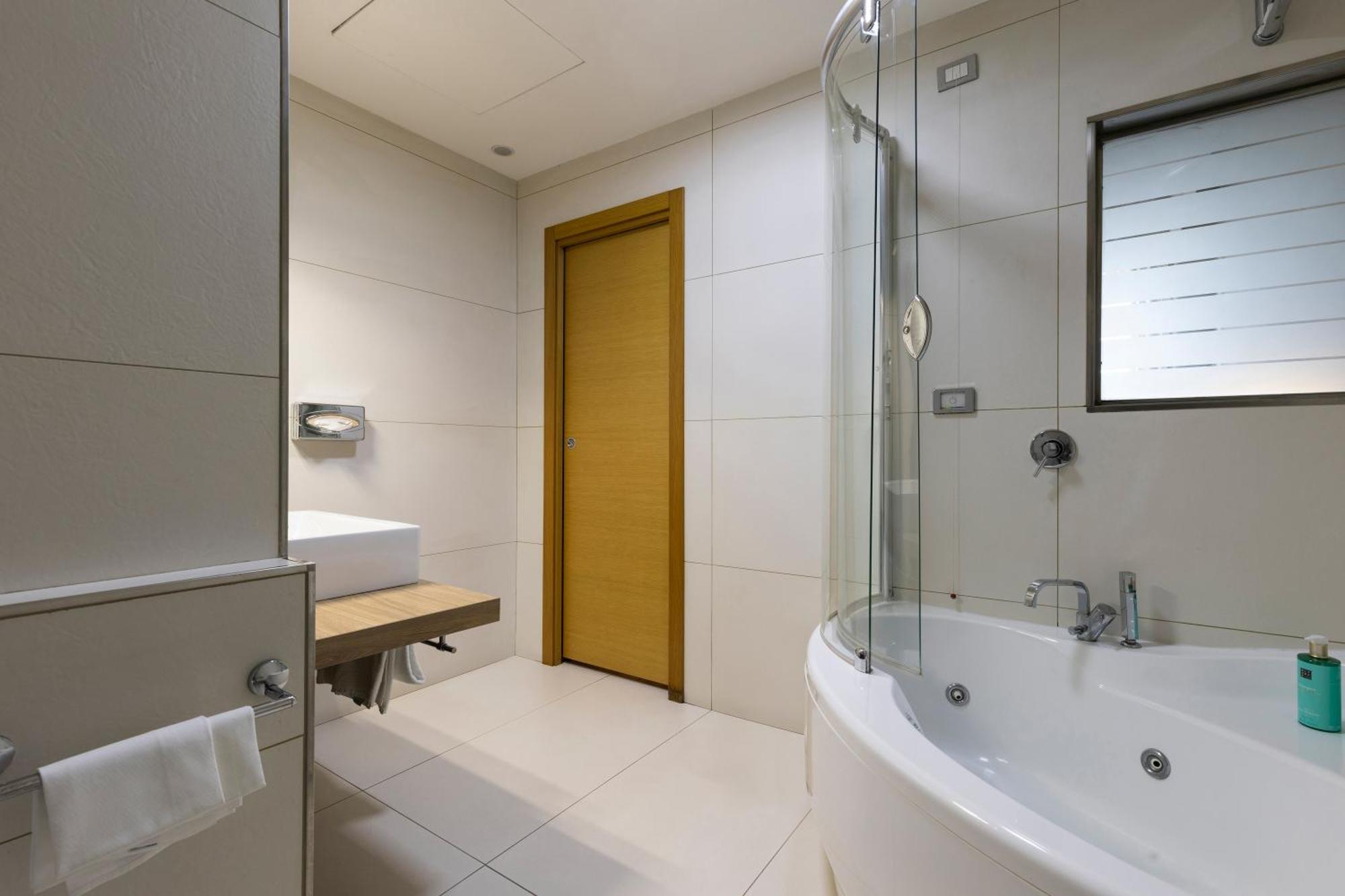 Hotel Royal Caserta Bagian luar foto