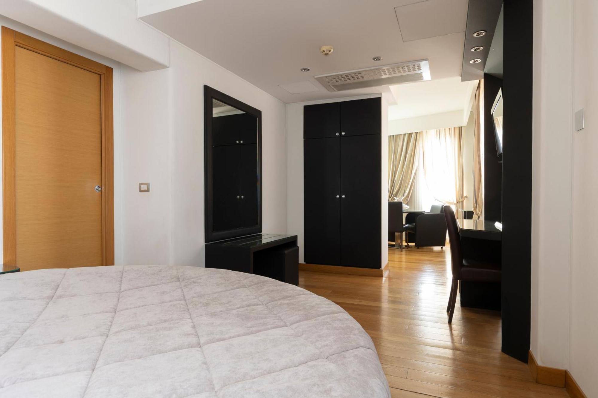 Hotel Royal Caserta Bagian luar foto